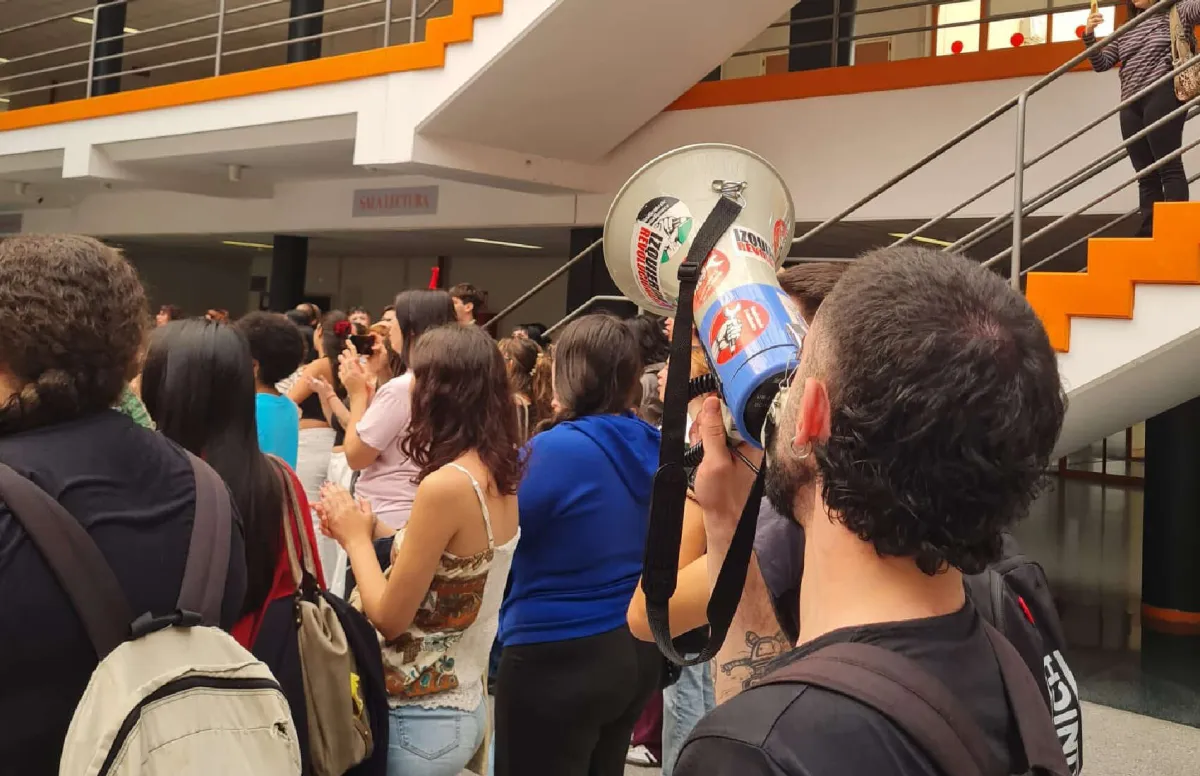 Los profesores de Madrid inician una huelga indefinida: las razones que explican el conflicto