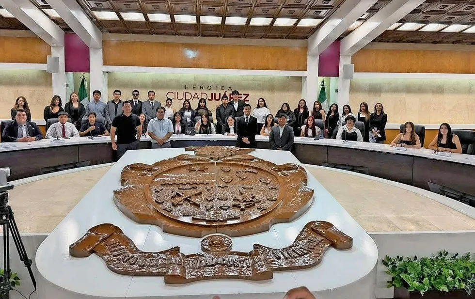 Visitan estudiantes de Derecho la Presidencia municipal