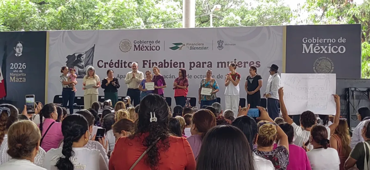 Entregan 551 créditos Finabien para mujeres emprendedoras en Apatzingán