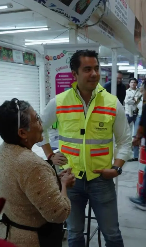 Avanza obra de drenaje sanitario y baños del Mercado Escobedo