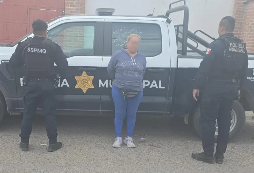 Femenina detenida por robo a comercio en la colonia Continental en Santa Rosa Jáuregui