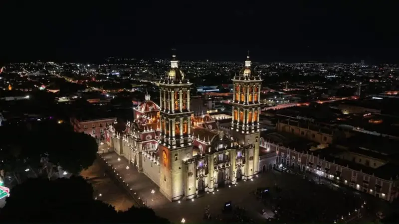 Catedral de Puebla estrena iluminación arquitectónica