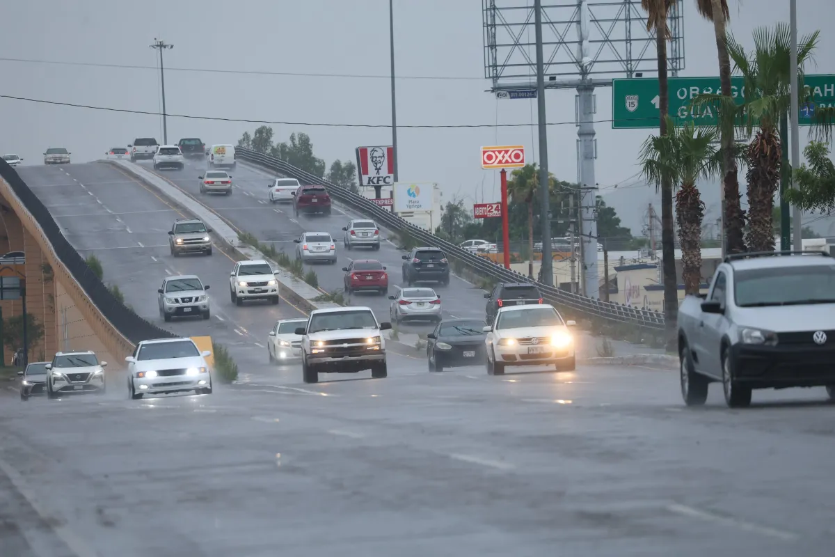 Polo deja hasta 39 mm de lluvia en Hermosillo y una tromba marina en Guaymas; prevén otro chubasco