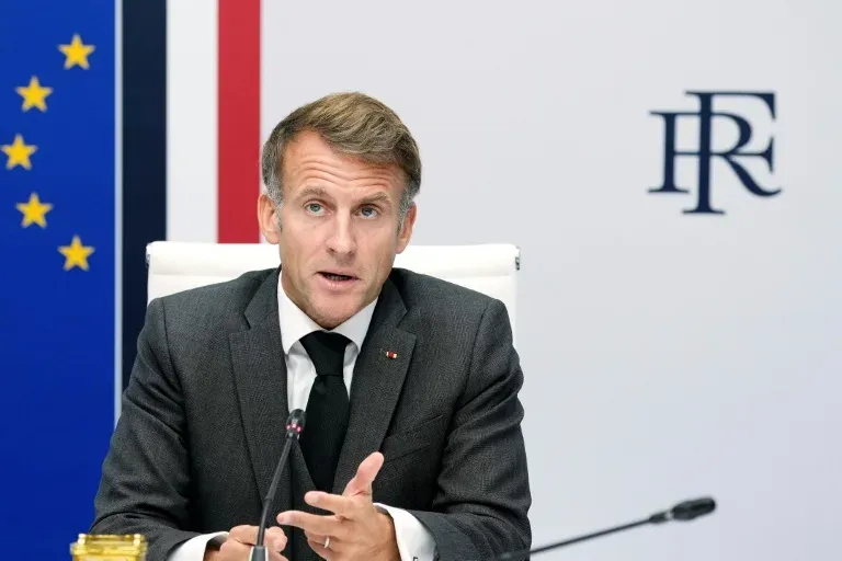 Macron acusa a grupos de ultraizquierda de intentar desestabilizar Francia tras protestas y saqueos
