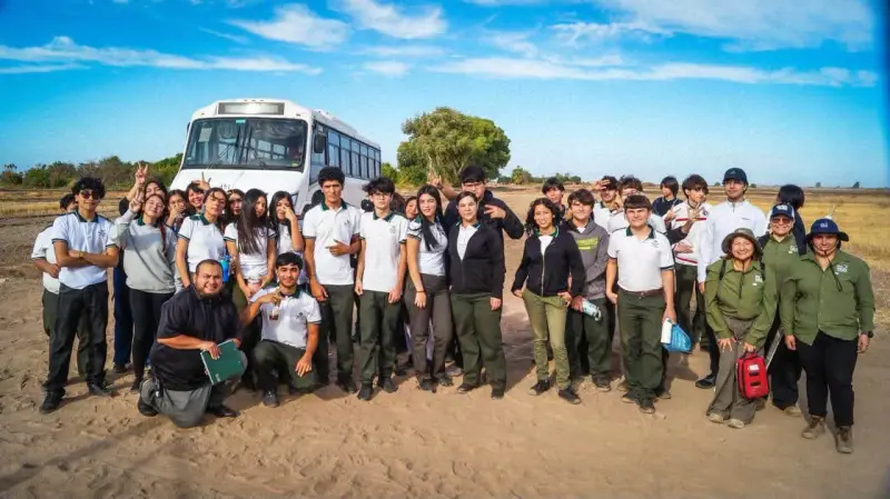 Jóvenes de Conalep SLRC participan en reforestación del Delta del Río Colorado
