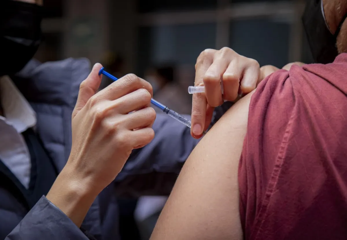 Vacunación invernal 2026-2027 en México: Cuándo inicia y quiénes deben vacunarse contra la influenza y el COVID-19