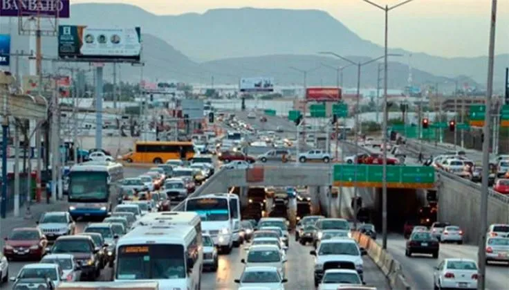 Saltillo: Concentra transporte privado 85% de viajes; se pierden 58 horas en el tráfico
