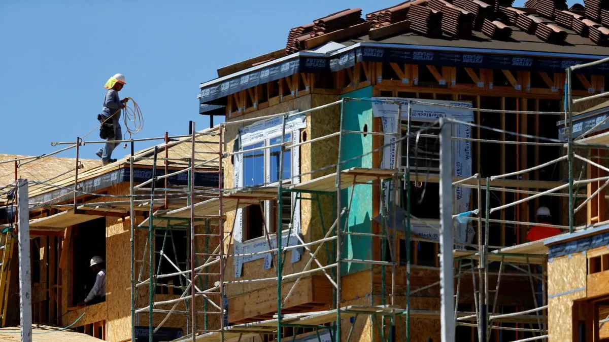 Confianza de constructores viviendas en EU se desploma a su nivel más bajo en 14 años