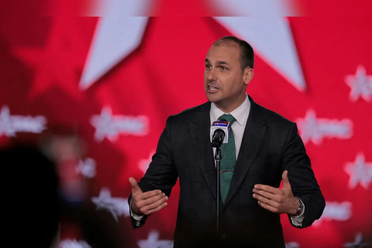Brasil ordena arrestar a Eduardo Bolsonaro por intentar presionar a jueces desde EEUU para favorecer a su padre, Jair Bolsonaro