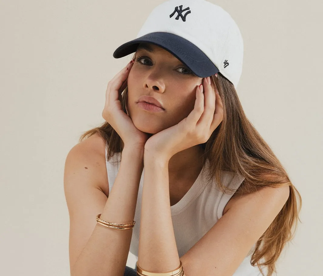 ¿Cómo fue que la gorra salió del deporte para entrar al clóset?