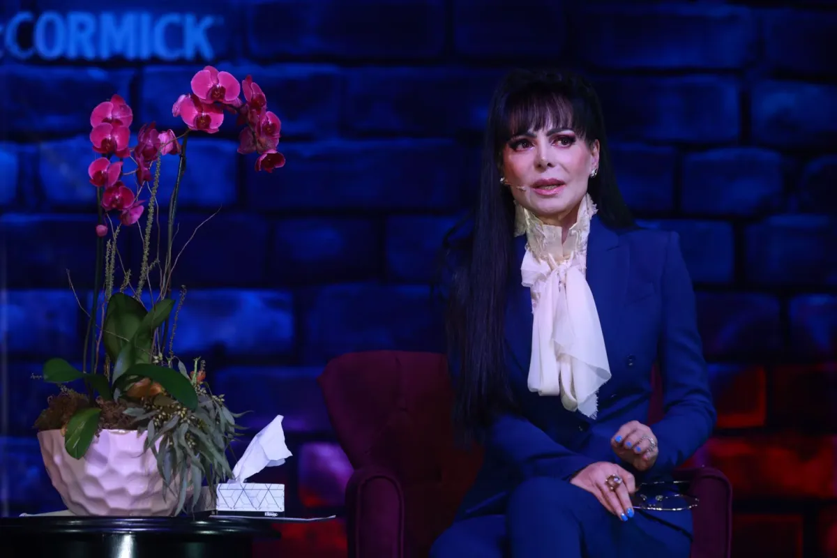 Maribel Guardia sorprende a Yolanda Andrade con serenata