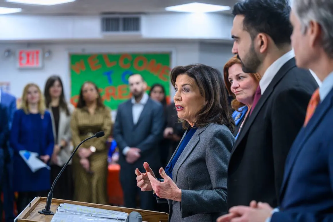 Amplían Hochul y Mamdani el programa de cuidado infantil 2-K en Nueva York
