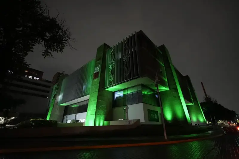 Iluminan de verde el Palacio Municipal de Monterrey por el Día Mundial de la Parálisis Cerebral