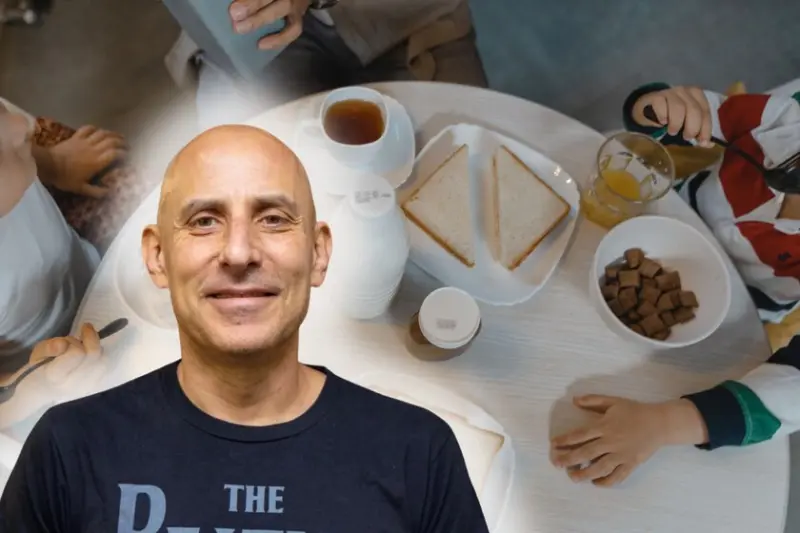 Julio Basulto, nutriólogo: "obligar a un niño a terminar su plato afecta su mecanismo natural de saciedad y altera su relación con la comida a largo plazo"