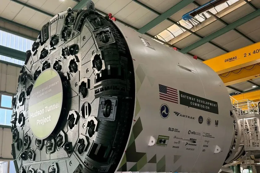 Una máquina gigante de 1,680 toneladas ha comenzado a perforar Nueva York. Construirá un modernísimo túnel para trenes