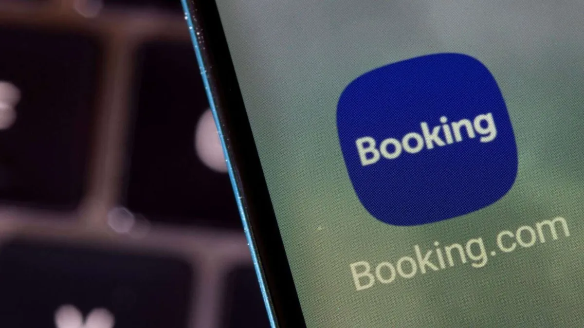 Qué investiga Bruselas en Booking y por qué puede afectar a millones de viajeros