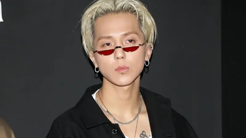 Condenan a 1 año de prisión a integrante de grupo de K-pop por faltar a su servicio social