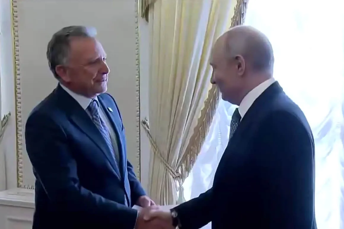 Libera Rusia a docente estadounidense tras negociaciones con Trump