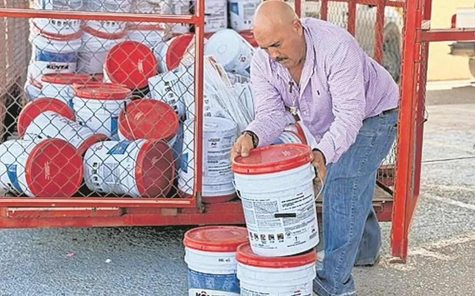 Entrega Estado apoyos a 11 planteles dañados por lluvias
