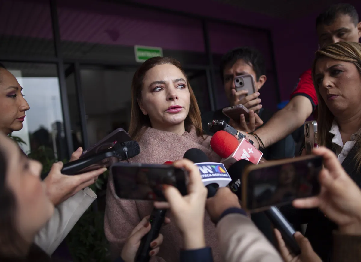 Carla Humphrey anuncia reunión del INE para definir quién ocuparía la presidencia provisional