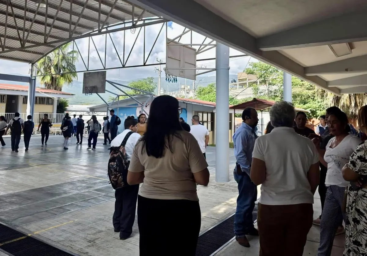 Suspenden clases en secundaria de Jalpan tras reporte de un menor con presunta arma de fuego