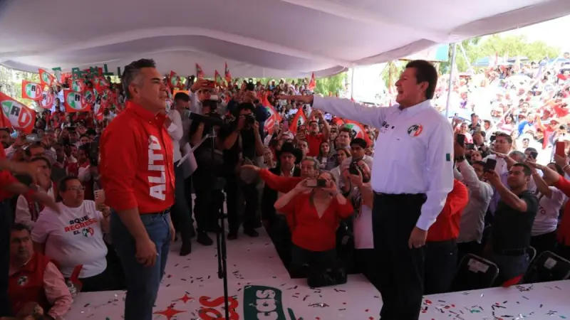 Alejandro Moreno toma protesta a los Defensores de Zacatecas; los encabeza Fito Bonilla