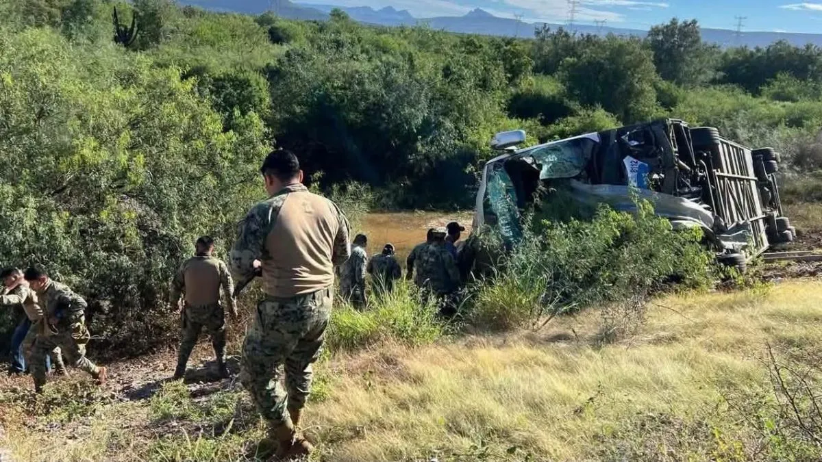 Volcadura de autobús en Sonora deja tres muertos y más de 12 heridos