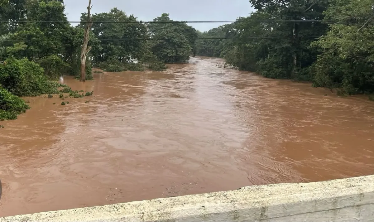 Alerta ayuntamiento de Uxpanapa desbordamiento del río Solosúchil