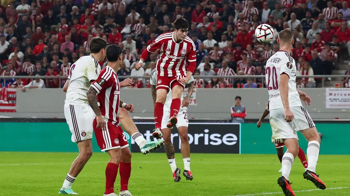 Armando 'La Hormiga' González se va en blanco en la sonora goleada del Olympiacos