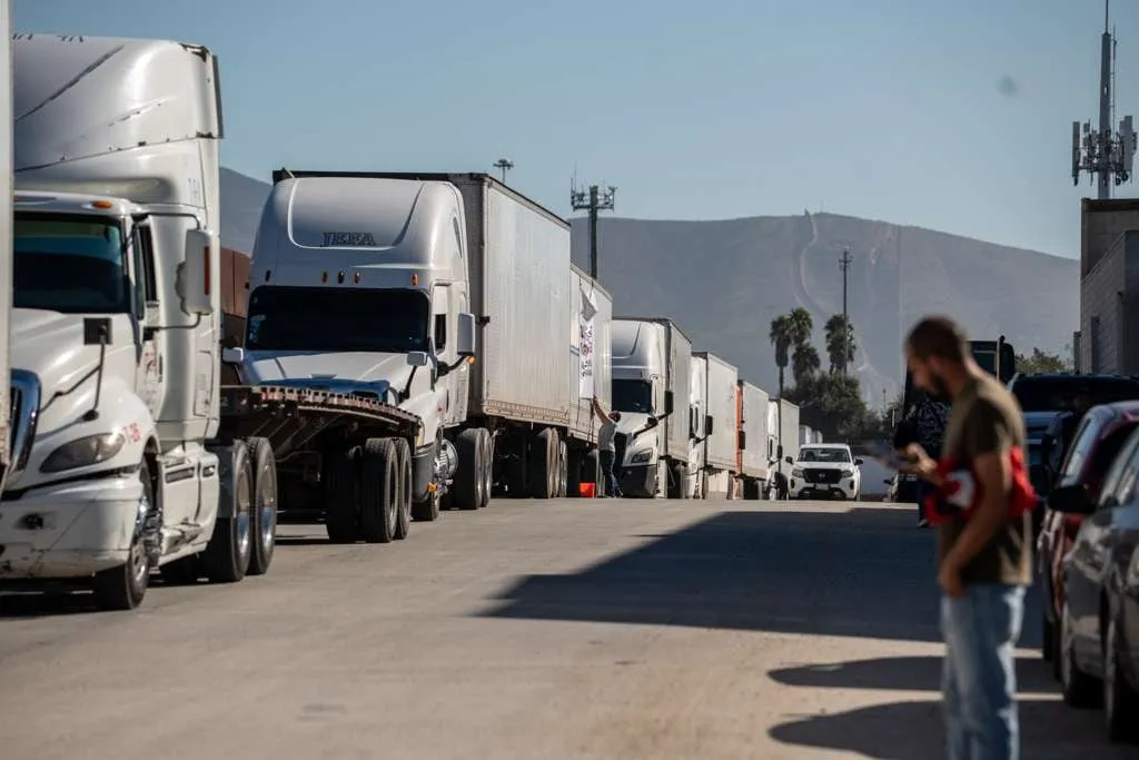 Segob afirmó que transportistas rechazan bloqueos carreteros y pactan mesas de diálogo