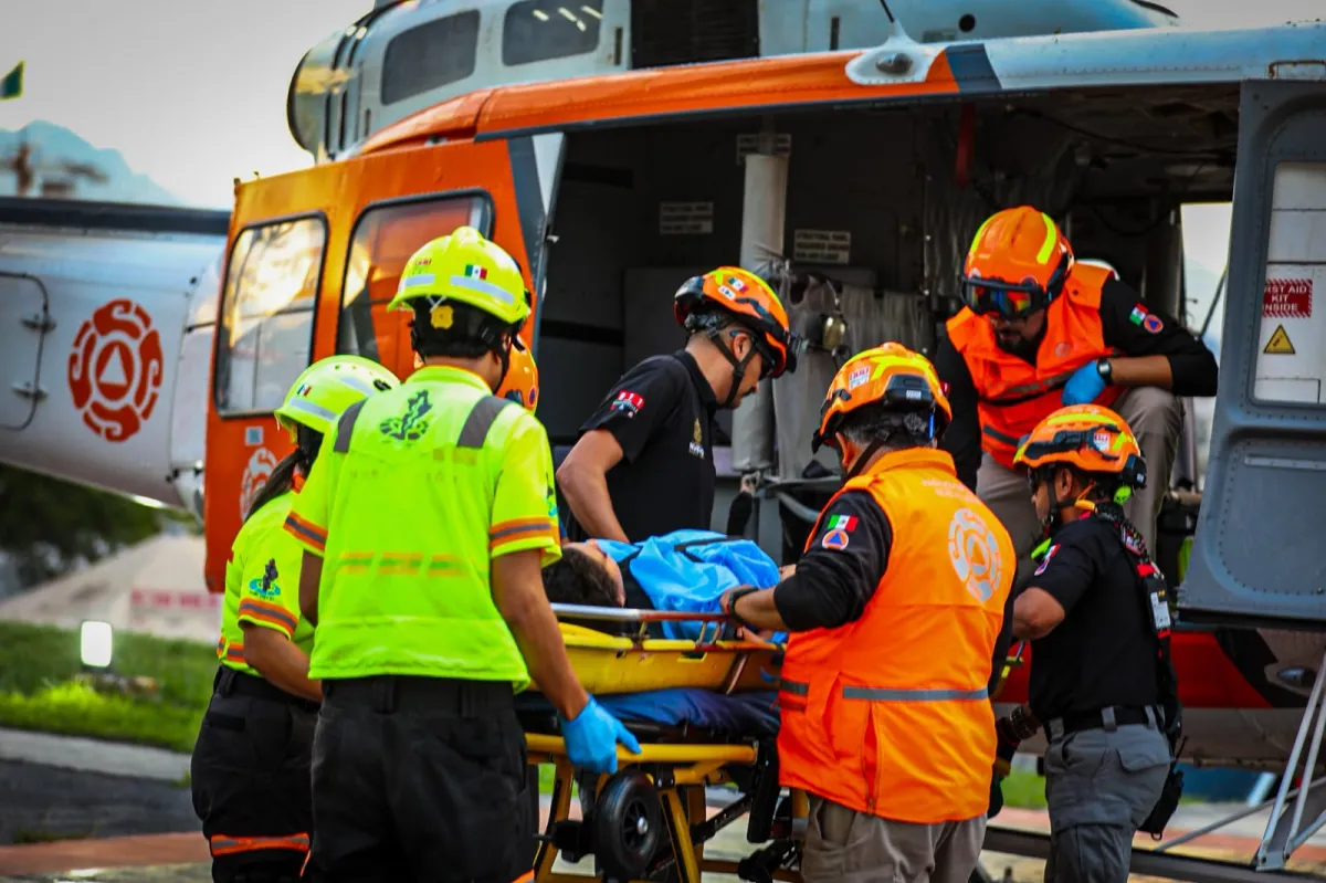 Trasladan por aire a embarazada con trabajo de parto de Sabinas Hidalgo a Guadalupe