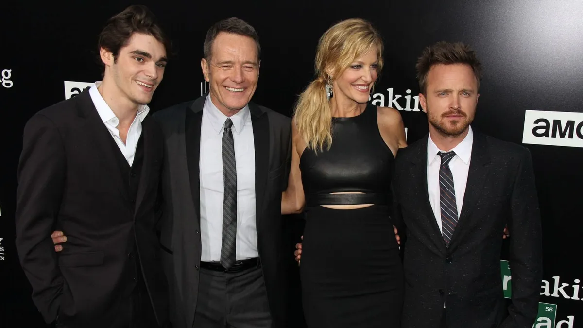 Bryan Cranston se despide de su ‘dulce hijo’ RJ Mitte: ‘Íbamos a almorzar, no sé si habría cambiado su futuro’