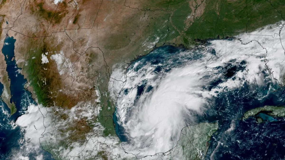 Huracán Isaías se fortalece a categoría 3 rumbo a las costas de EU en el Golfo de México