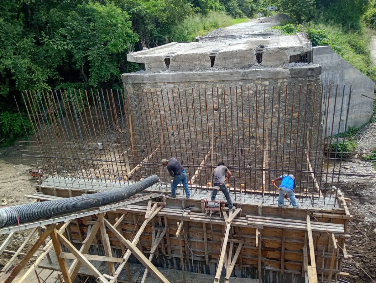 Garantizan conectividad en obras del puente La Sagrada Familia en Tanquián