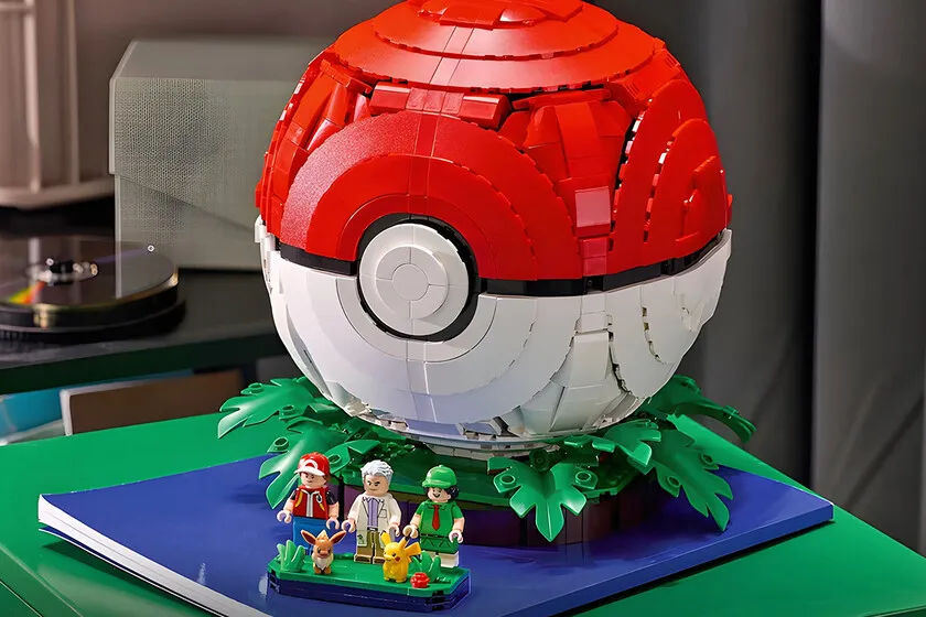 Amazon tiene en oferta el regalo ideal para los fans de Pokémon: el set de LEGO en forma de Pokébola con 2,383 piezas