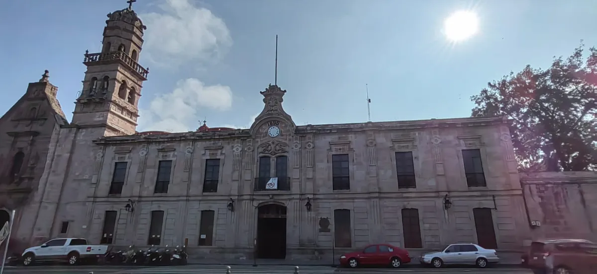 Futuros egresados de Derecho de la UMSNH en rezago con plan de estudios