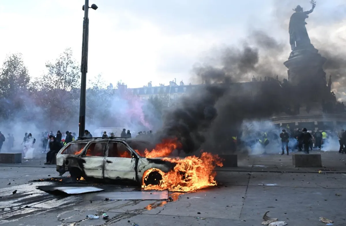 Trump predice que París se convertirá muy pronto en una ‘ciudad musulmana’ mientras los disturbios y saqueos azotan Francia