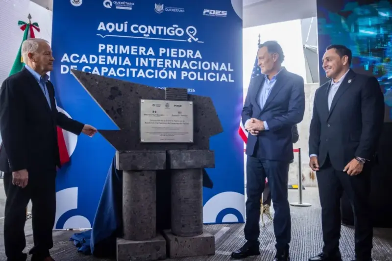 Gobernador Mauricio Kuri y embajador Ronald Johnson colocan primera piedra de Academia Internacional de Capacitación Policial en Querétaro