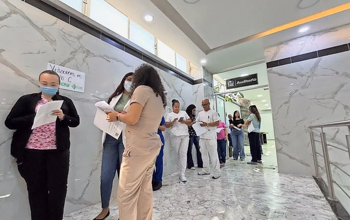 Emiten voto en el IMSS bajo señalamientos de anomalías